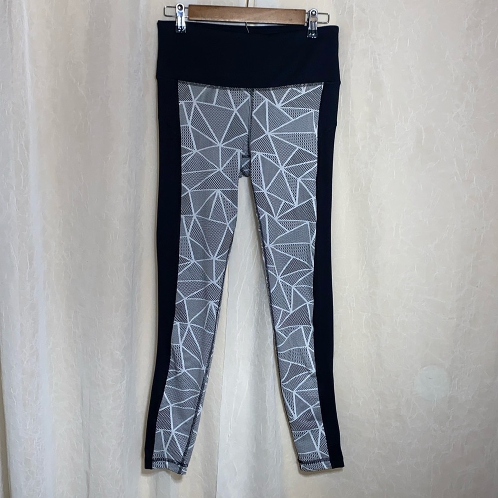 Mono B athletic black and white leggings size med